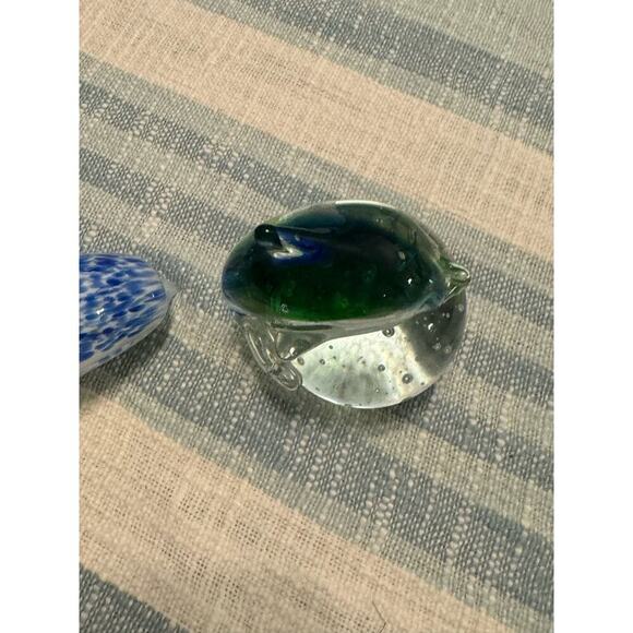 Two glass dolphin paperweights - Picture 6 of 11